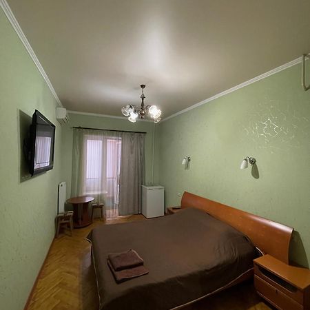 Затишні Номери В Самому Центрі Одеси Odesa Exterior photo