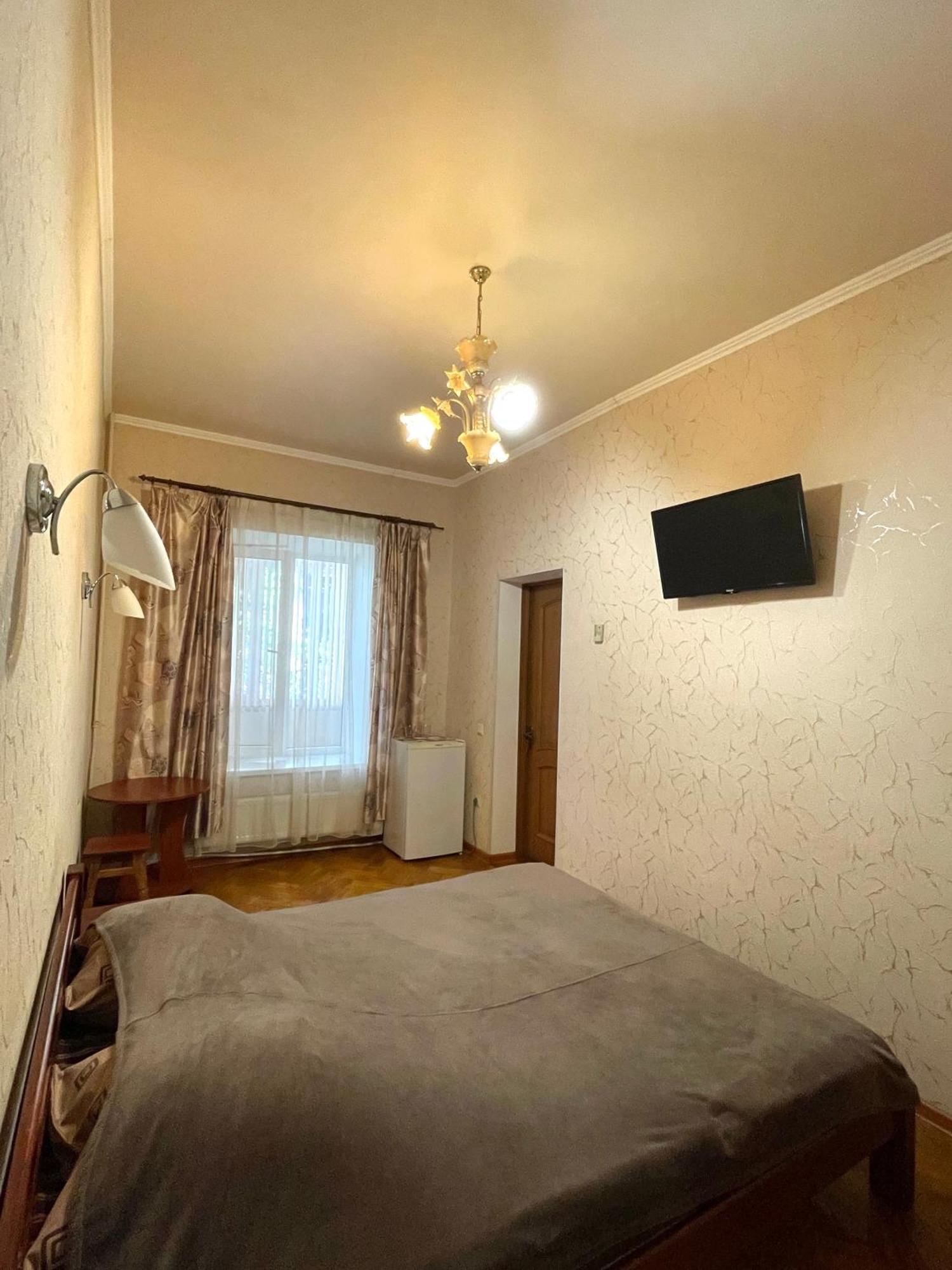 Затишні Номери В Самому Центрі Одеси Odesa Exterior photo