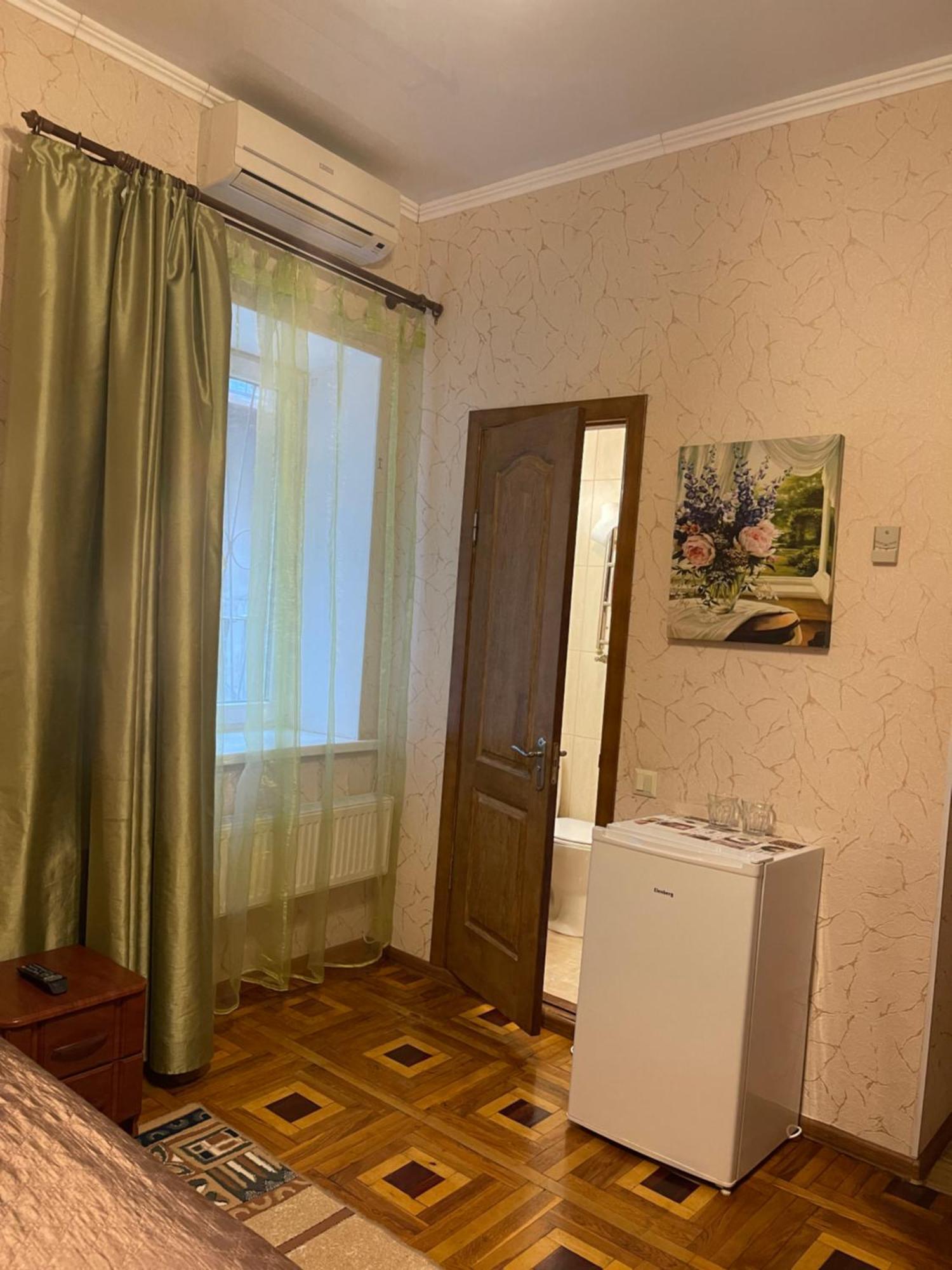 Затишні Номери В Самому Центрі Одеси Odesa Exterior photo