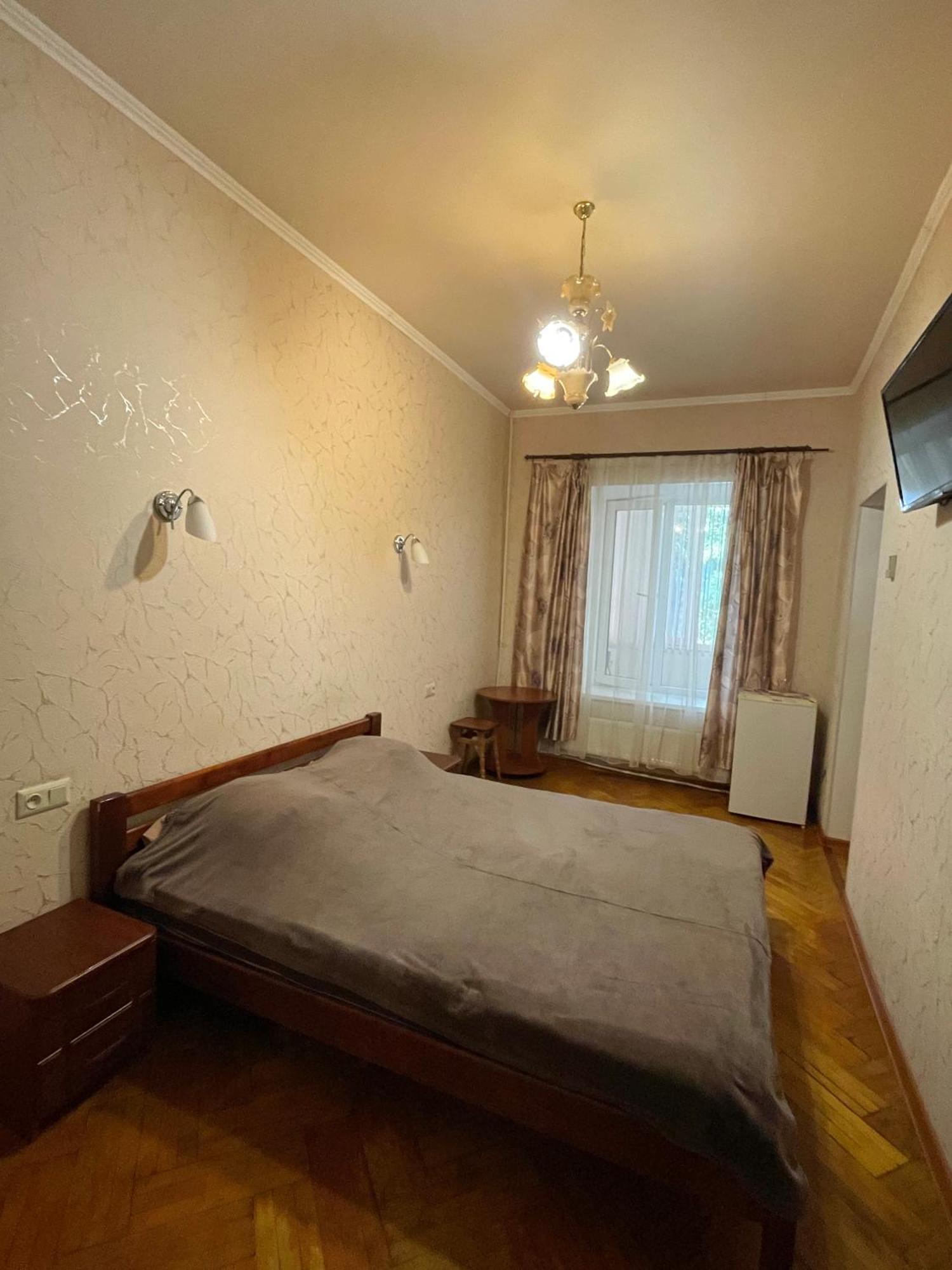 Затишні Номери В Самому Центрі Одеси Odesa Exterior photo
